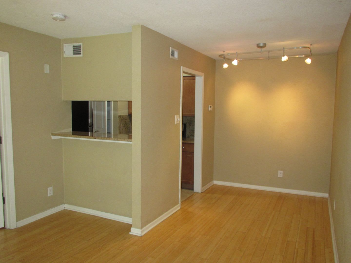 Adorable 1 Bedroom Apartment – photo 4