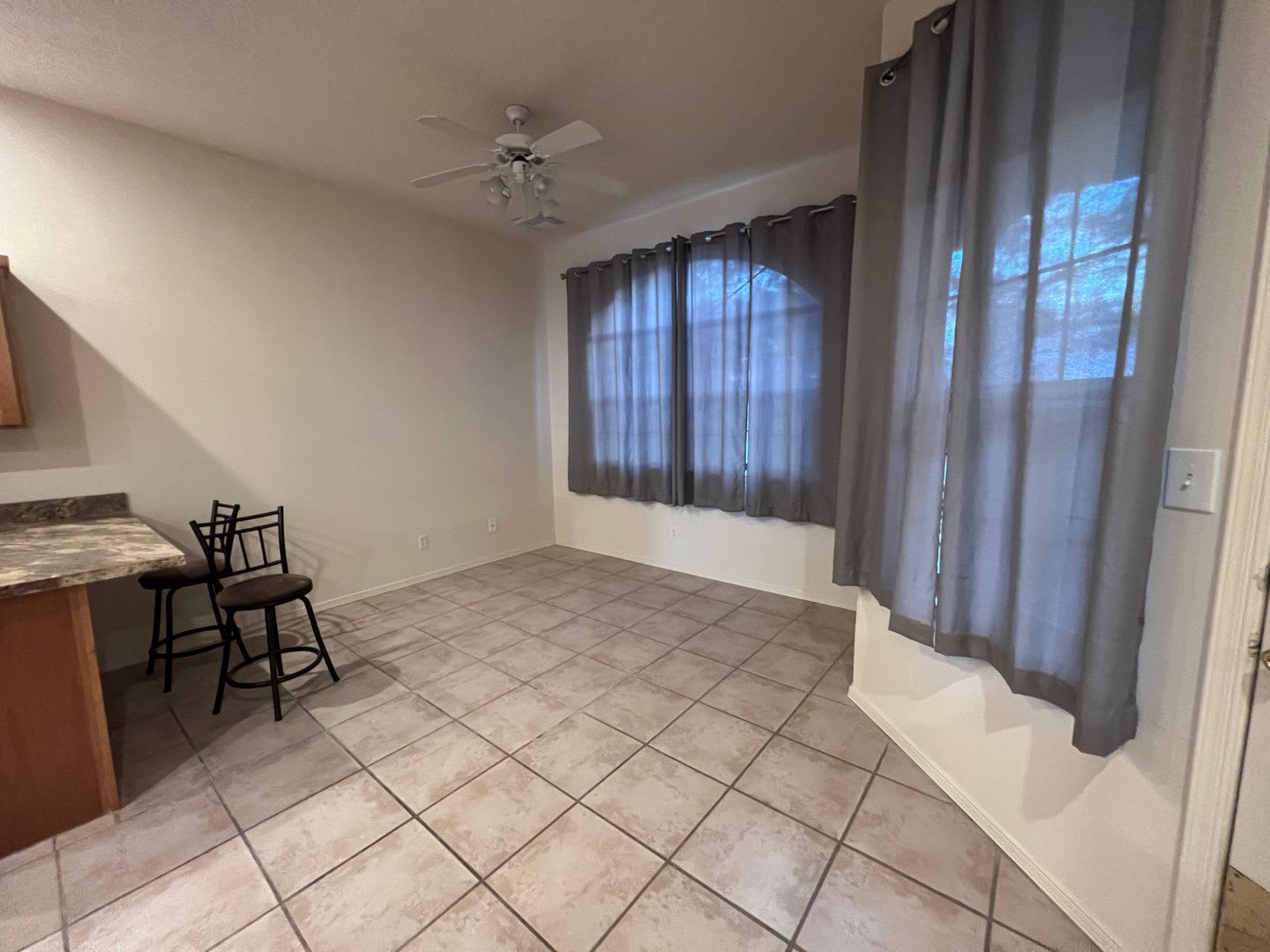 Beautiful 3 Bed 2 Bathroom home with Large Backyard – photo 4