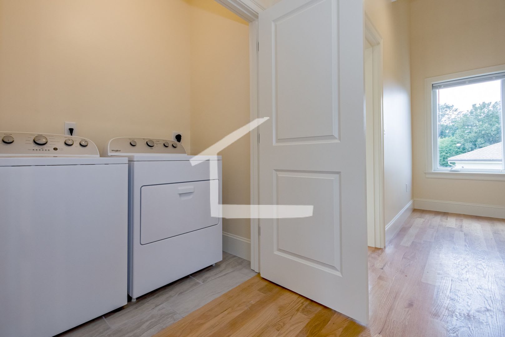 Charming 4 Bedroom-No Broker Fee – photo 5