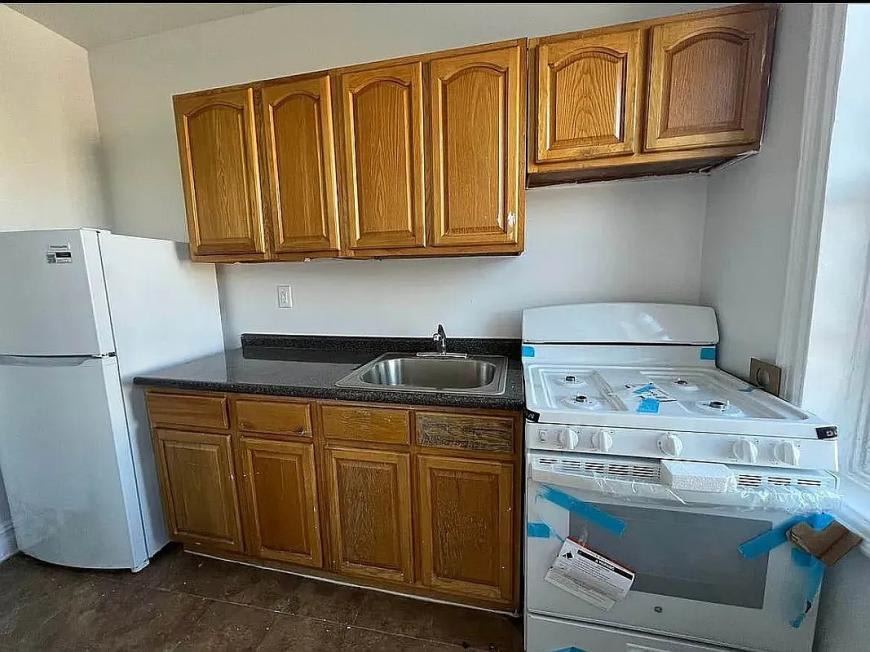 2387 Morris Avenue – photo 2