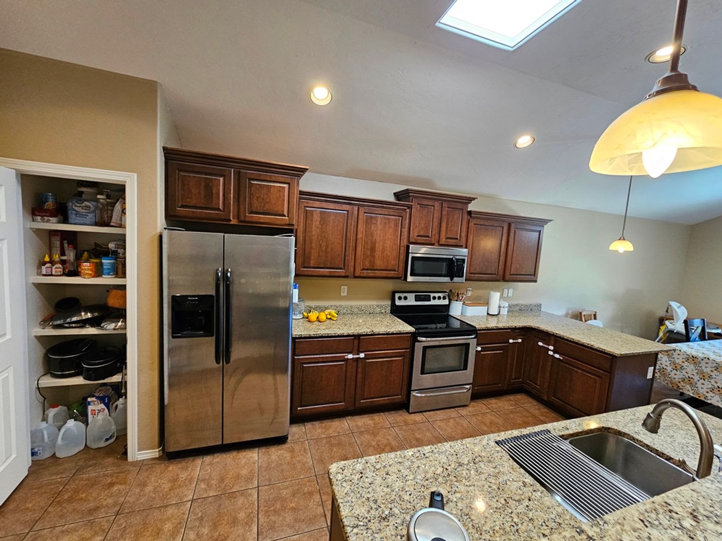 Spacious Golf Course Area Home with 4 Bedrooms & 2 Baths – photo 5