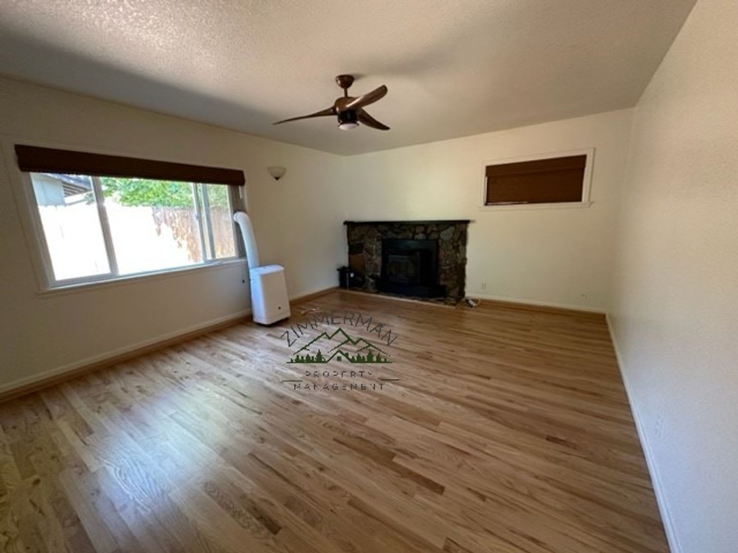 Beautiful 3 Bedroom 1 Bathroom Home! – photo 2