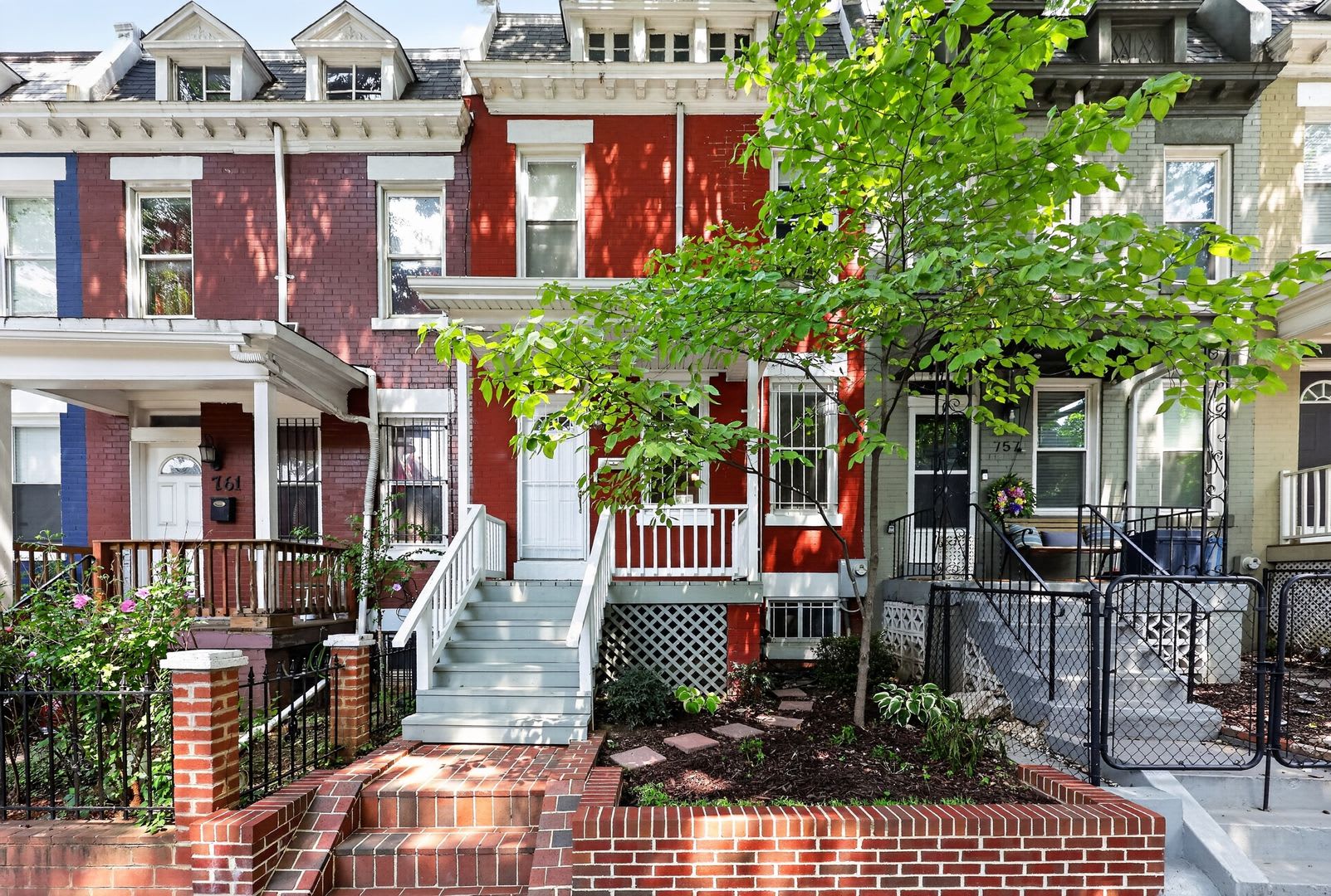 Charming Wardman-Style Rowhouse in Columbia Heights — Private Deck & Fenced Yard – photo 1
