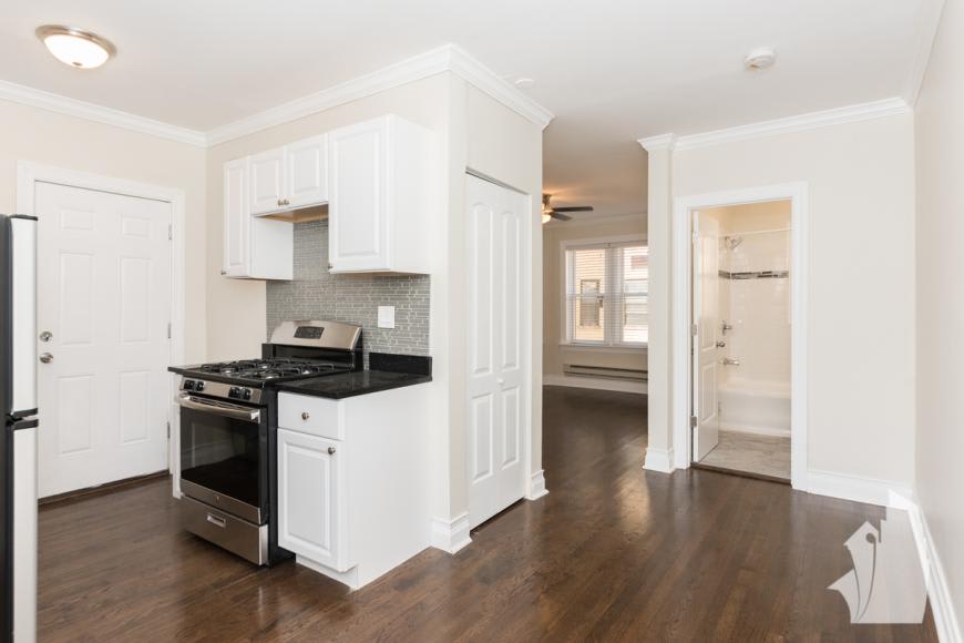 3821 N Greenview Ave – photo 4