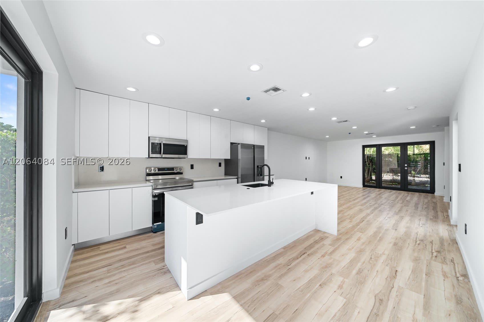 11 NE 51 St – photo 3
