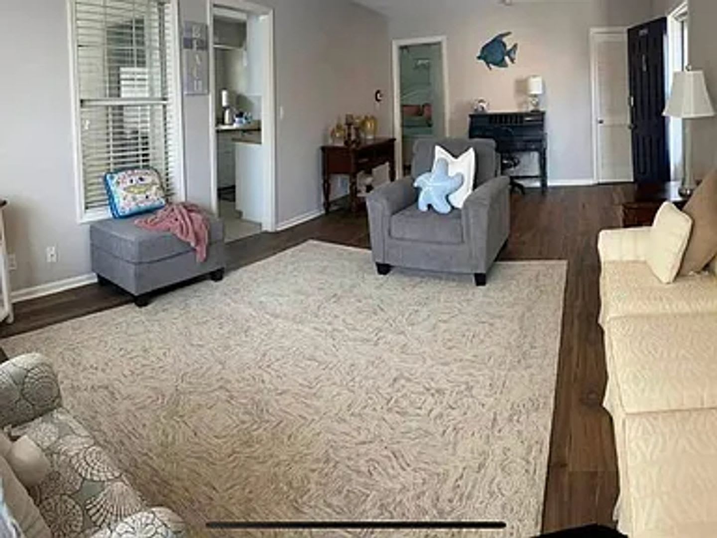 Fully Furnished 1 Bed 1 Bath Island Square Condo – photo 5