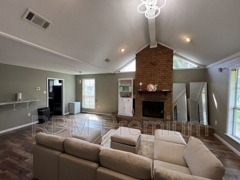 8725 Fairoaks St – photo 5