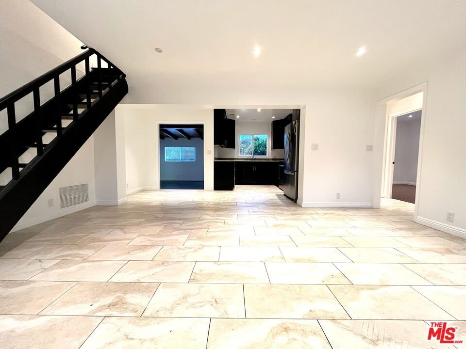 14744 Magnolia Blvd – photo 1