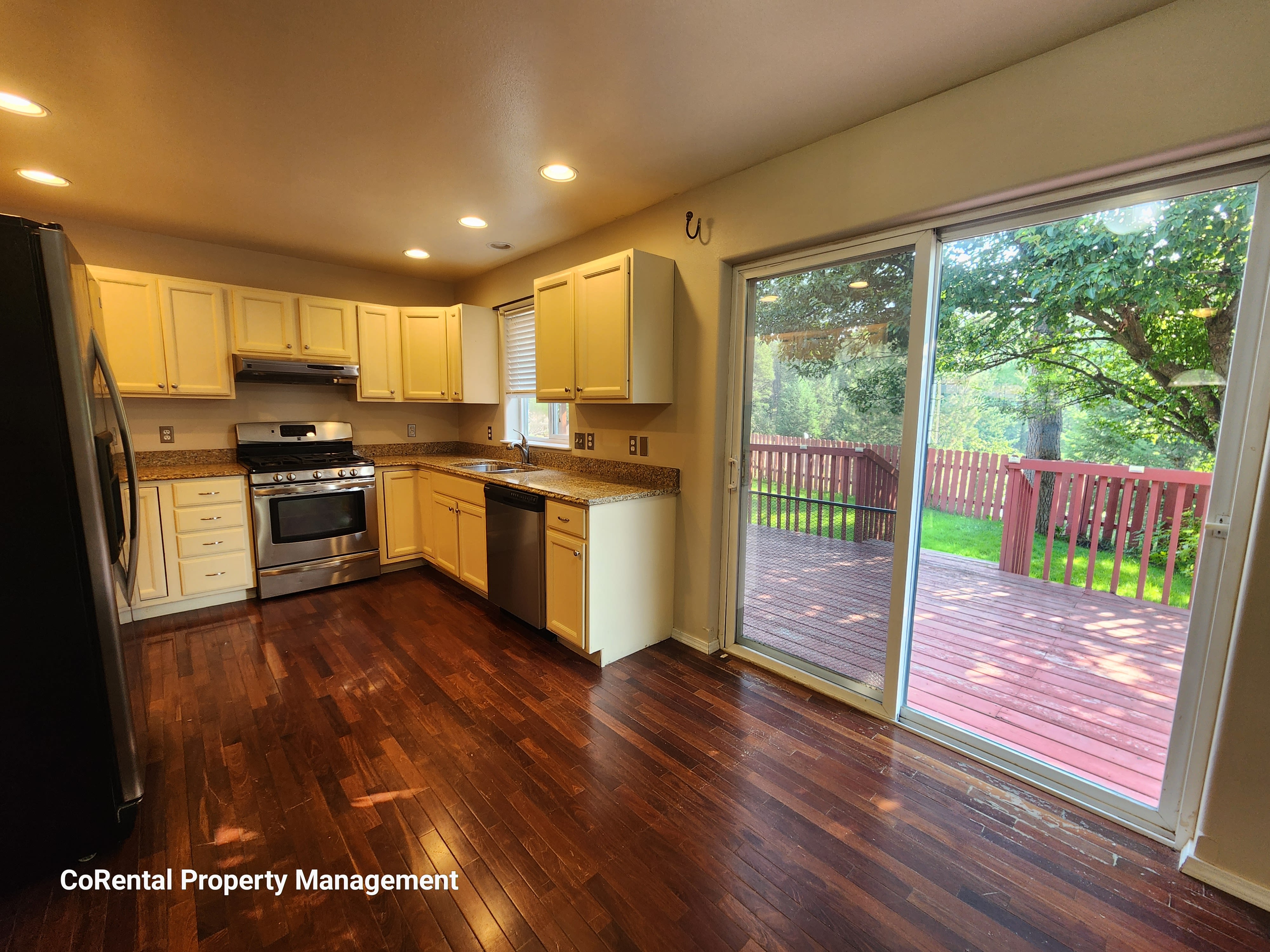 967 Electric Ave – photo 3