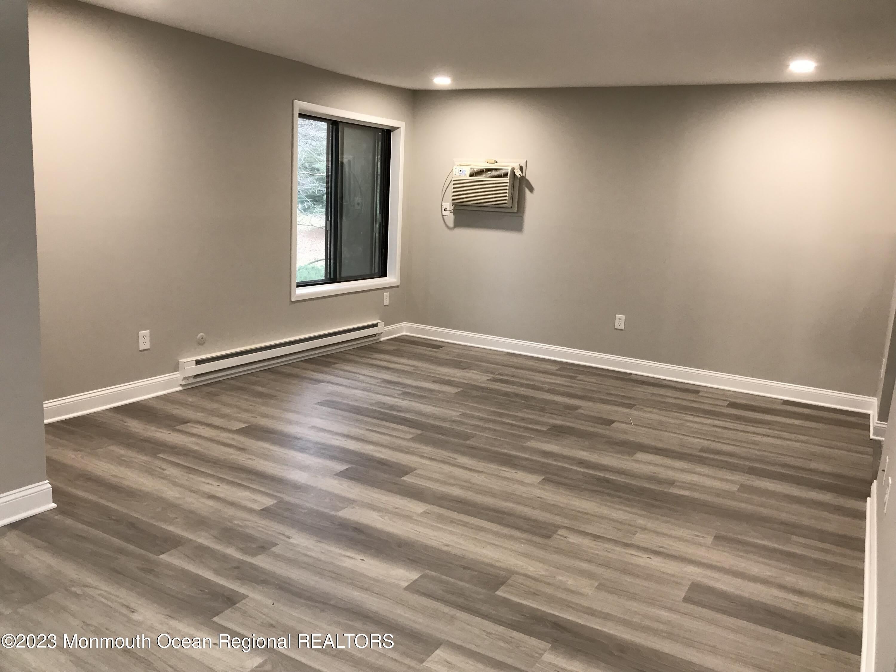149 Amberly Drive – photo 4