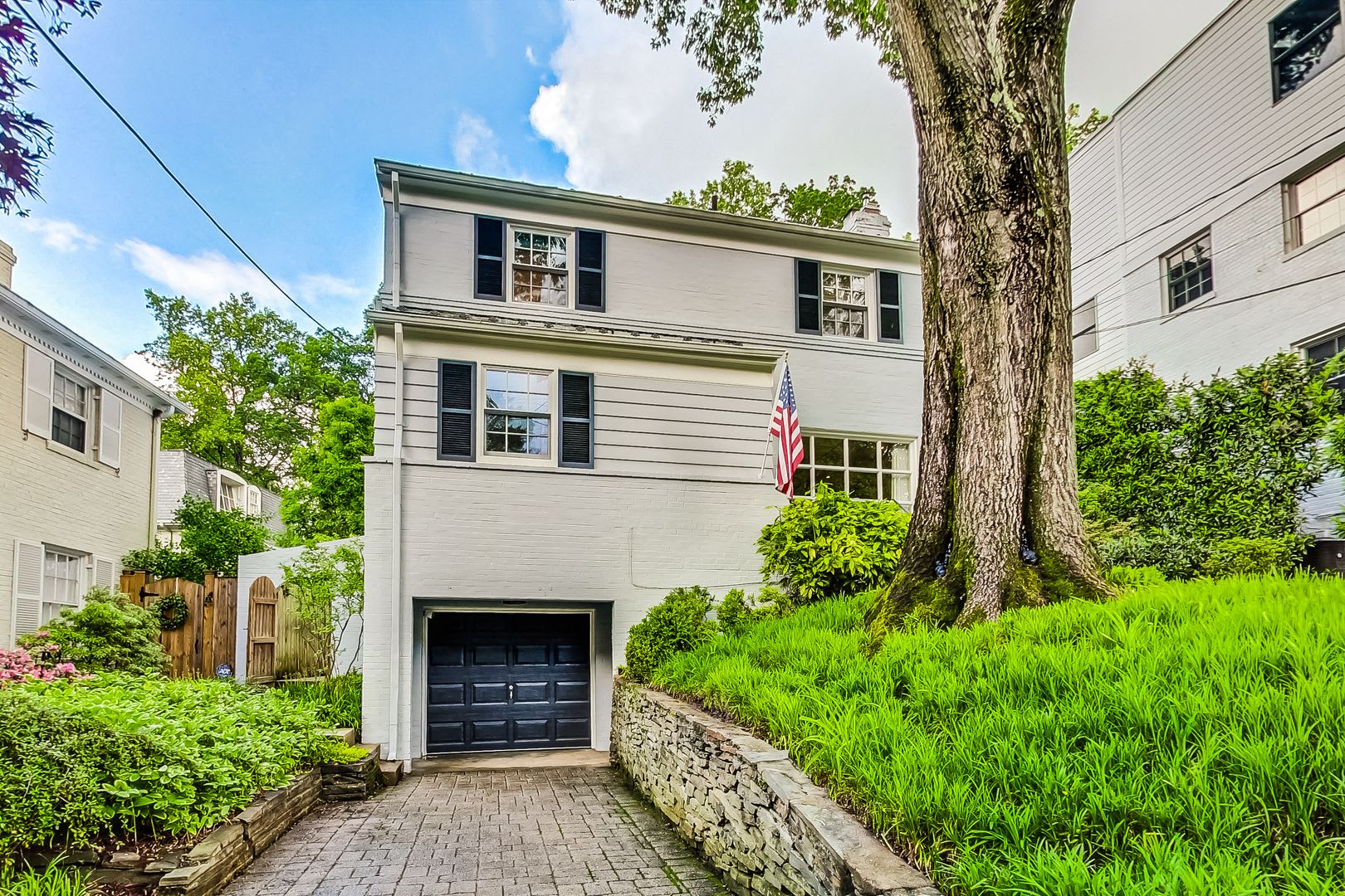 Stunning 4 Bed 2 Full 2 1 2 Bath Classic In Nw Dc – photo 2