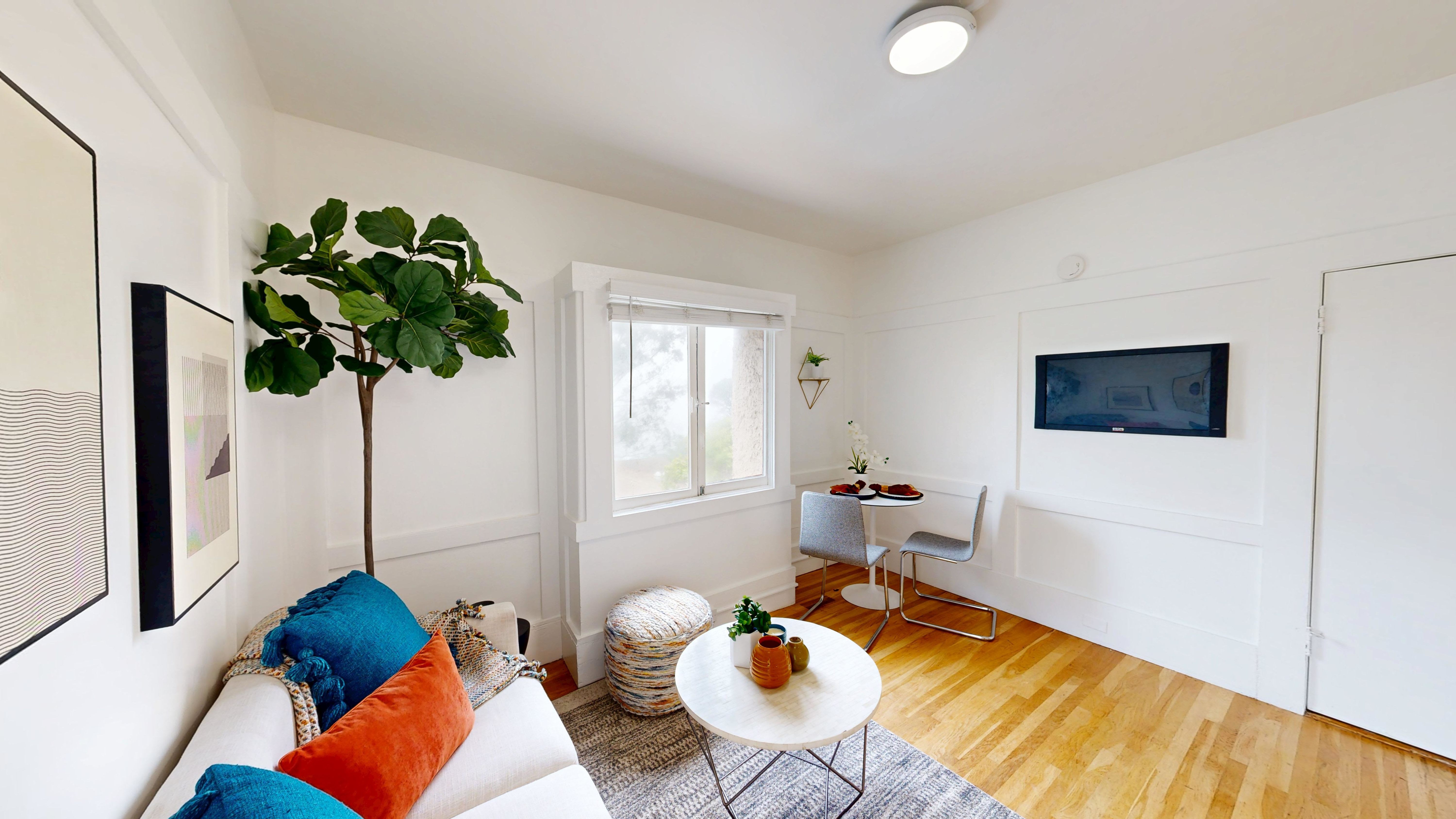1077 Ashbury Sreeet – photo 2