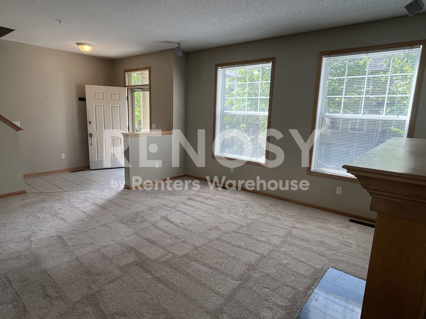 Available Now 3 Bedroom 1 Bath 1 Powder Room Townhome in Eden Prairie – photo 3
