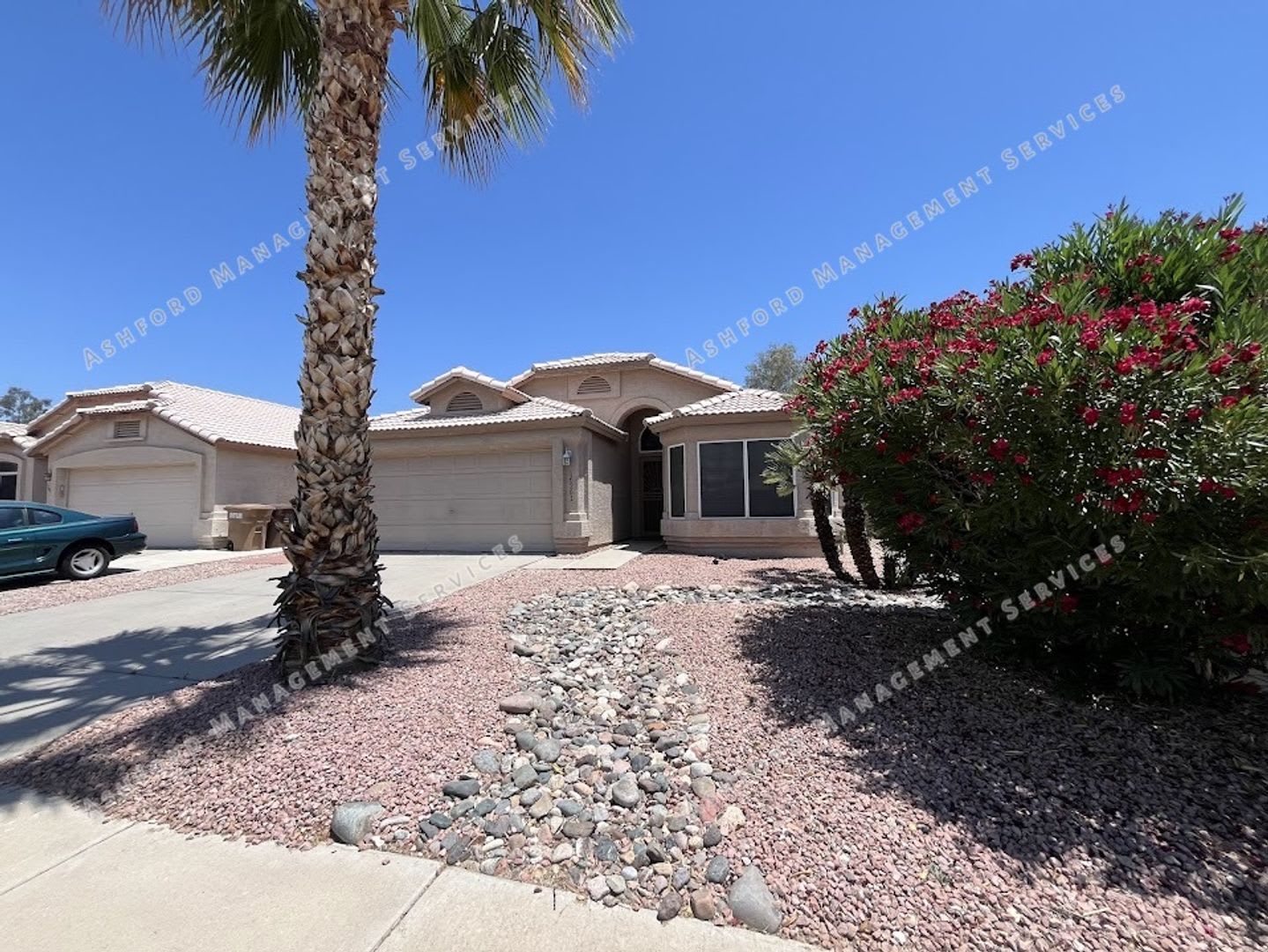 BEAUTIFUL 3 BEDROOM 2 BATHROOM HOME IN PEORIA – photo 3