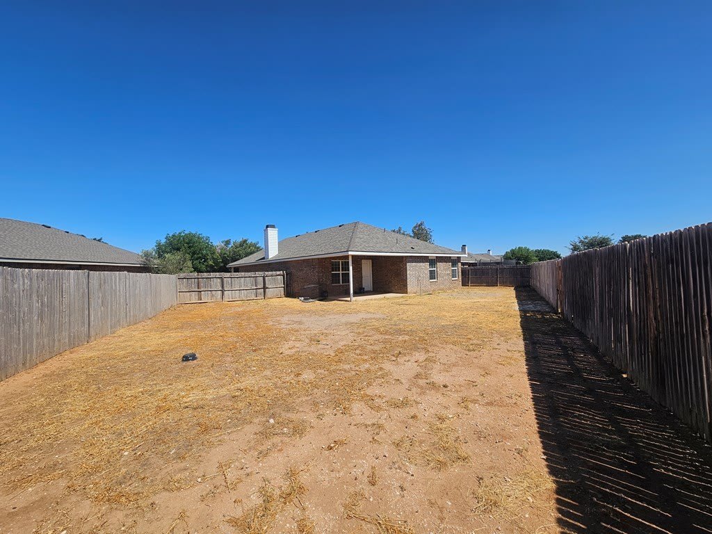 916 Mays Dr – photo 2