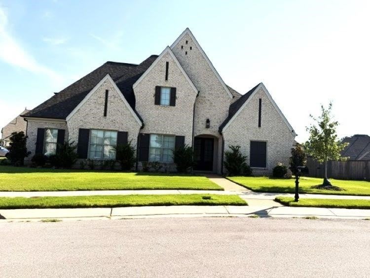 710 WINDSOR HILL Cir E – photo 1