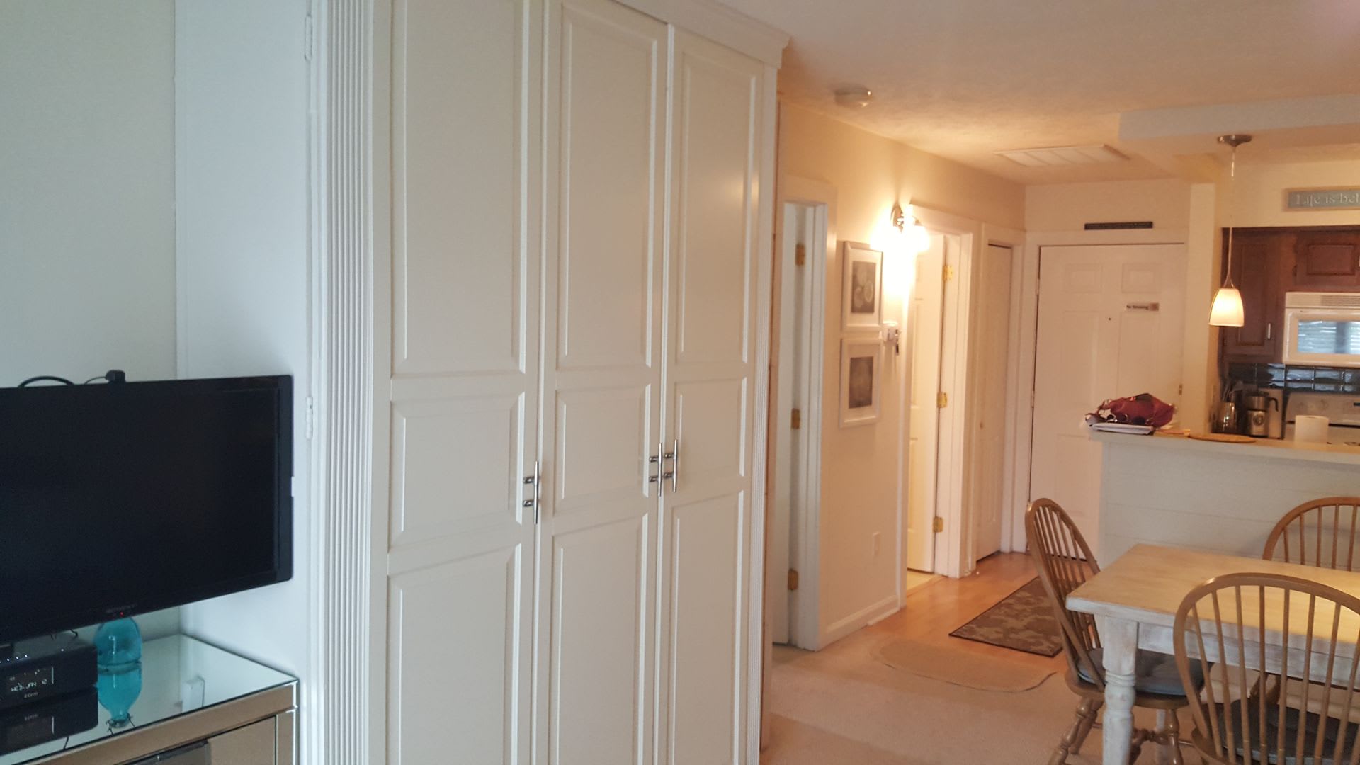 Beautifully Furnished 1 Br 2Nd Floor Condo – photo 2