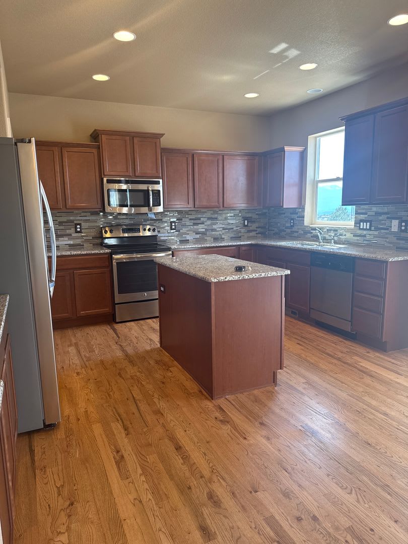 Pine Creek Beauty! 5 bedroom, 3.5 bath Home – photo 4