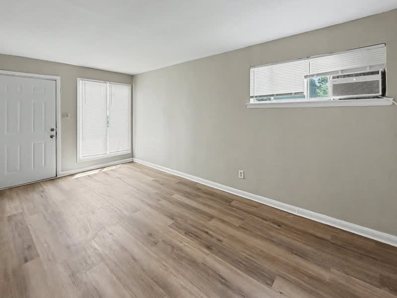 2086 Hubert Avenue 2 – photo 3