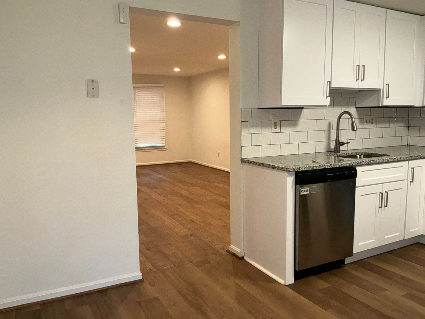 Gorgeous 2BR 2BA 3 level town home fully updated and located in Essex Place – photo 5