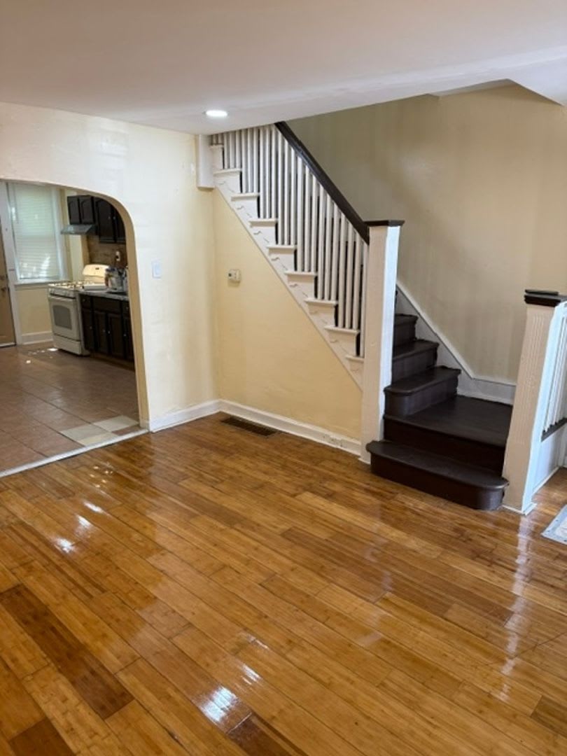Newly renovated 3-Bedroom home in Elmwood park – photo 3