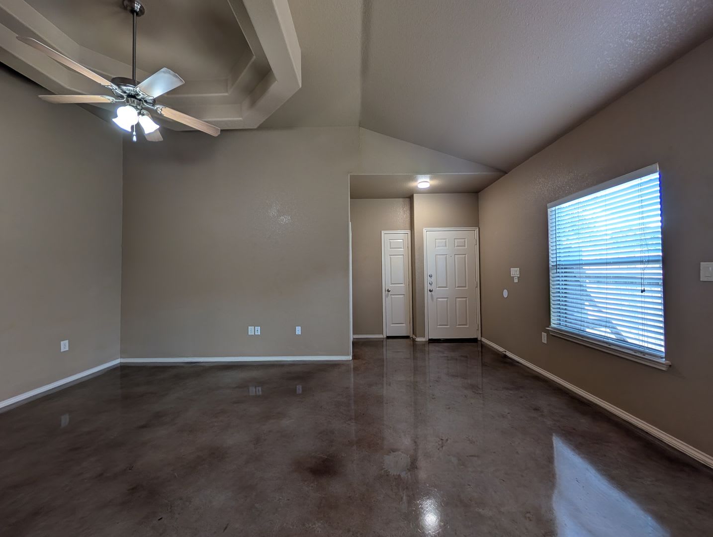 3/2/1 Duplex w/ Stained Concrete Floors Throughout! Refrigerator Included /Fenced in Yard / CISD – photo 3