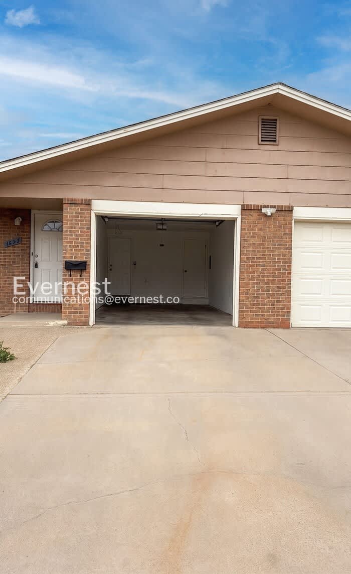 1527 Stuart Street – photo 2
