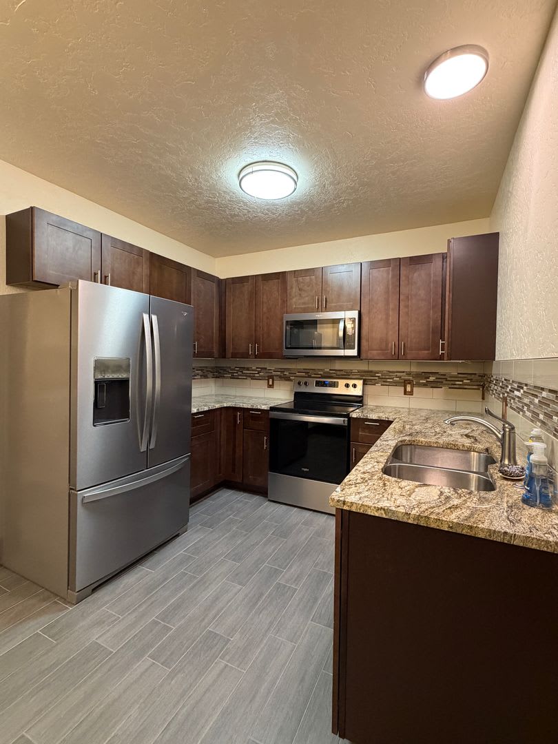 1 Bedroom 1 Bath West Glenwood Apartment for Rent – photo 2