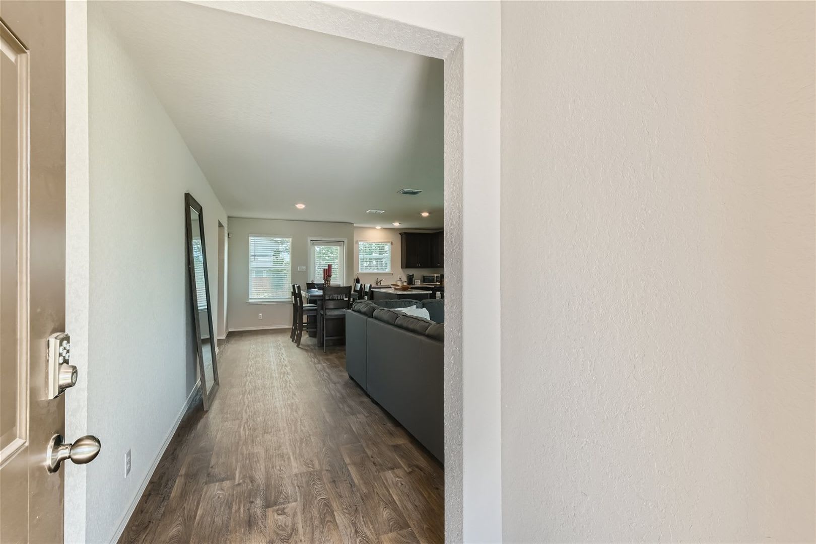 Gently Used, 2-year old 3BR/2.5 Bath in Redbird Ranch – photo 4