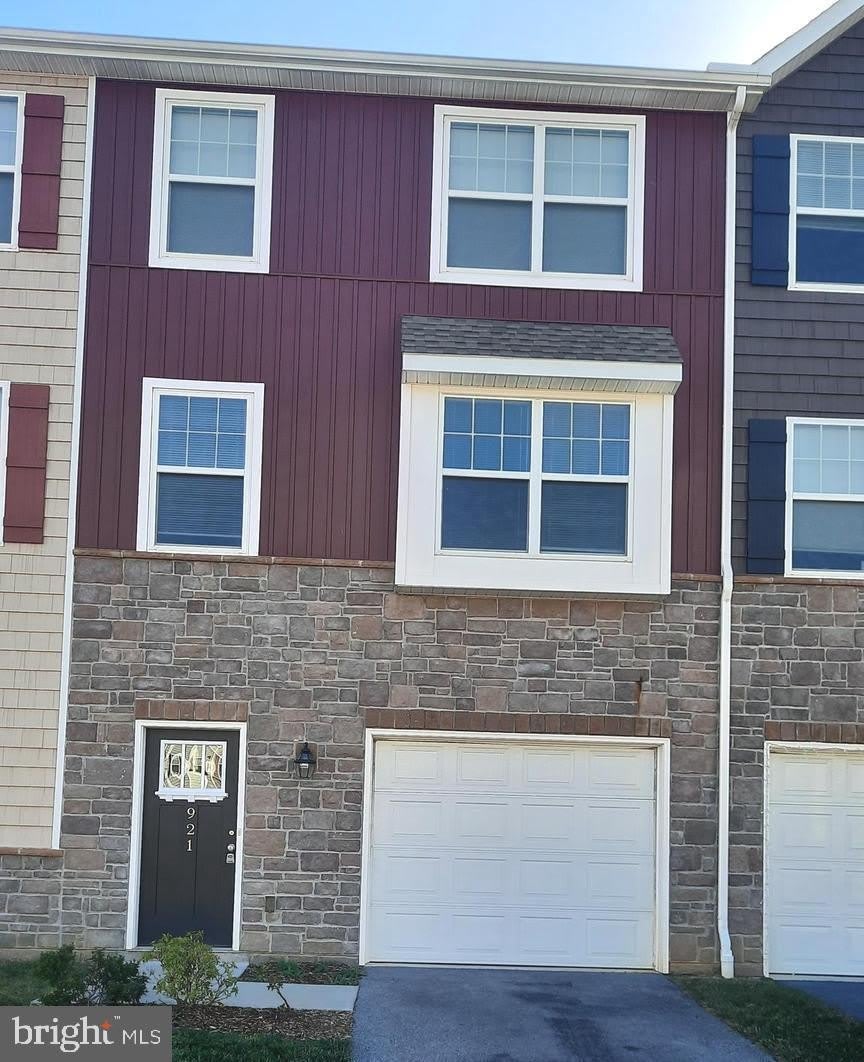 921 Admirals Quay Drive – photo 1