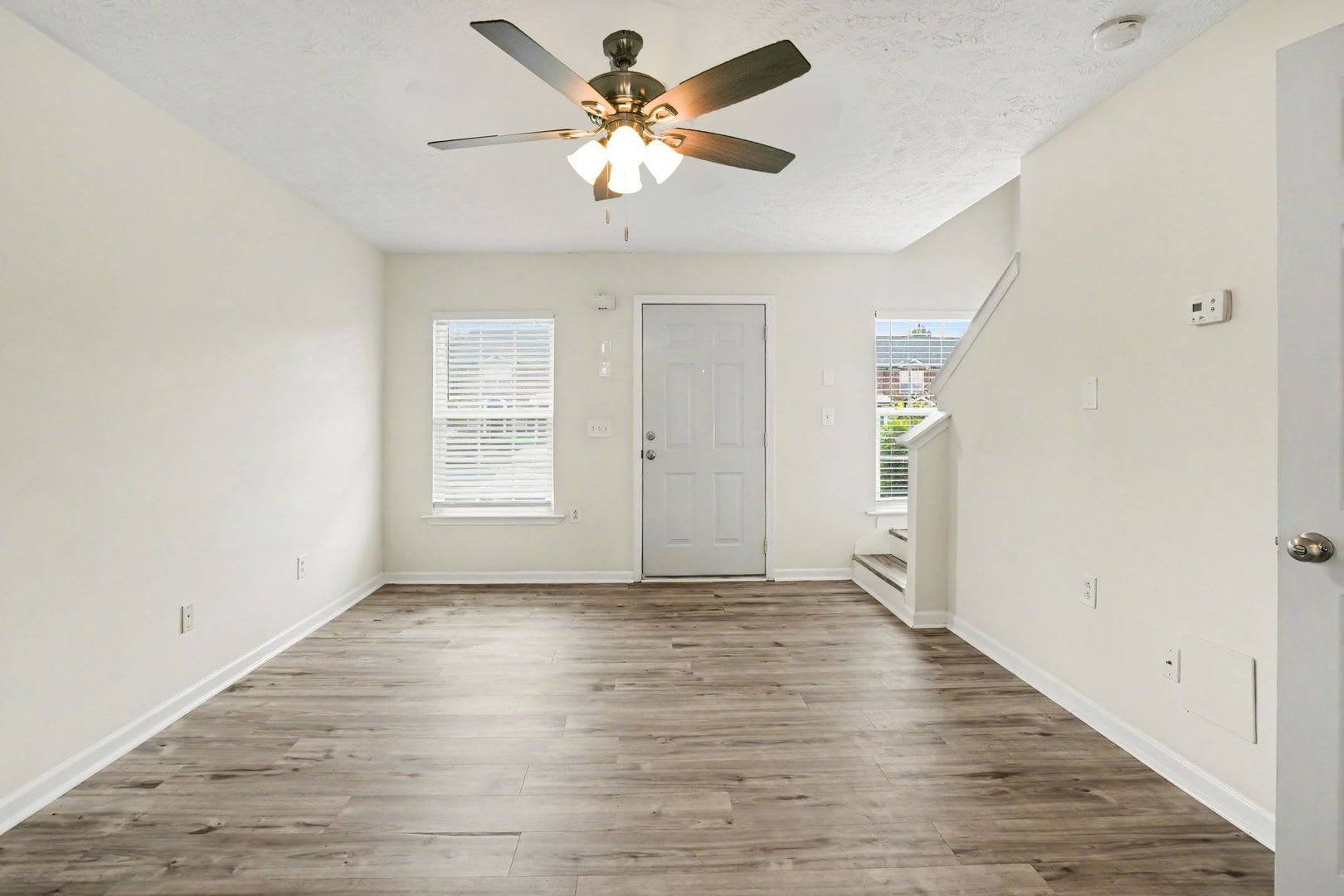 Great 2 Bedroom 2 1/2 Bath Townhouse in Smyrna! – photo 4