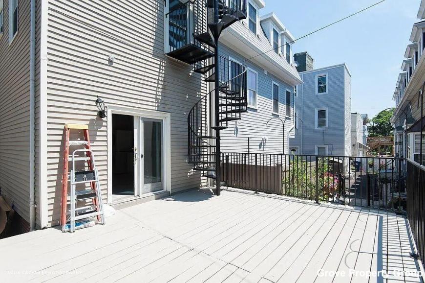527 East 4th – photo 1