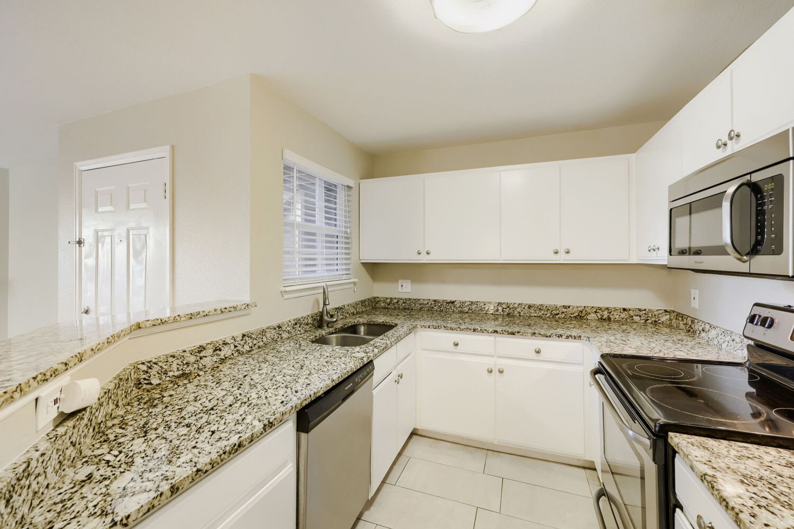 SPACIOUS & UPDATED 1BD/1BA Condo- Lakewood, CO! Available NOW! – photo 3