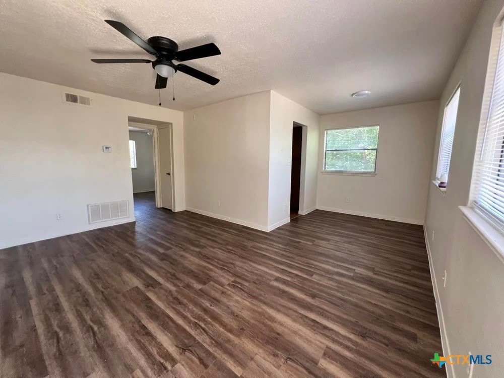 450 Burleson Street – photo 2