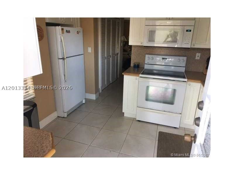 10794 N Kendall Dr – photo 3