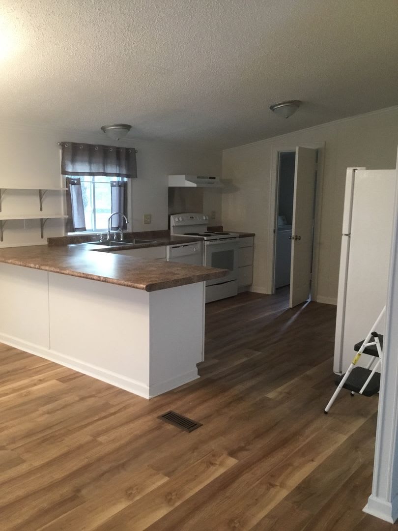 Shady Rest 3 Bedroom 2 Bath Renovated Manufactured Home – photo 5