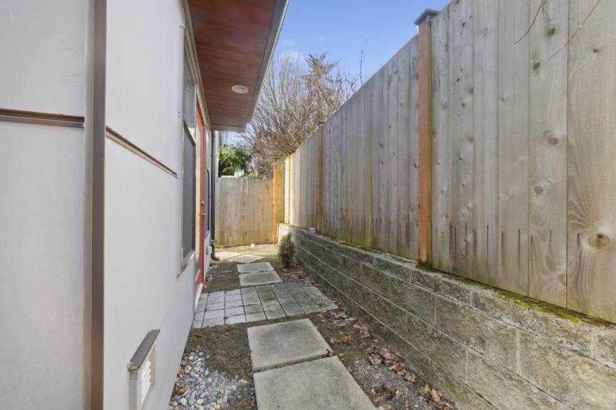 2216 Nw 63Rd St B – photo 3
