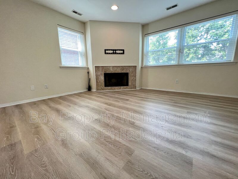 237 Montgomery Ave – photo 4