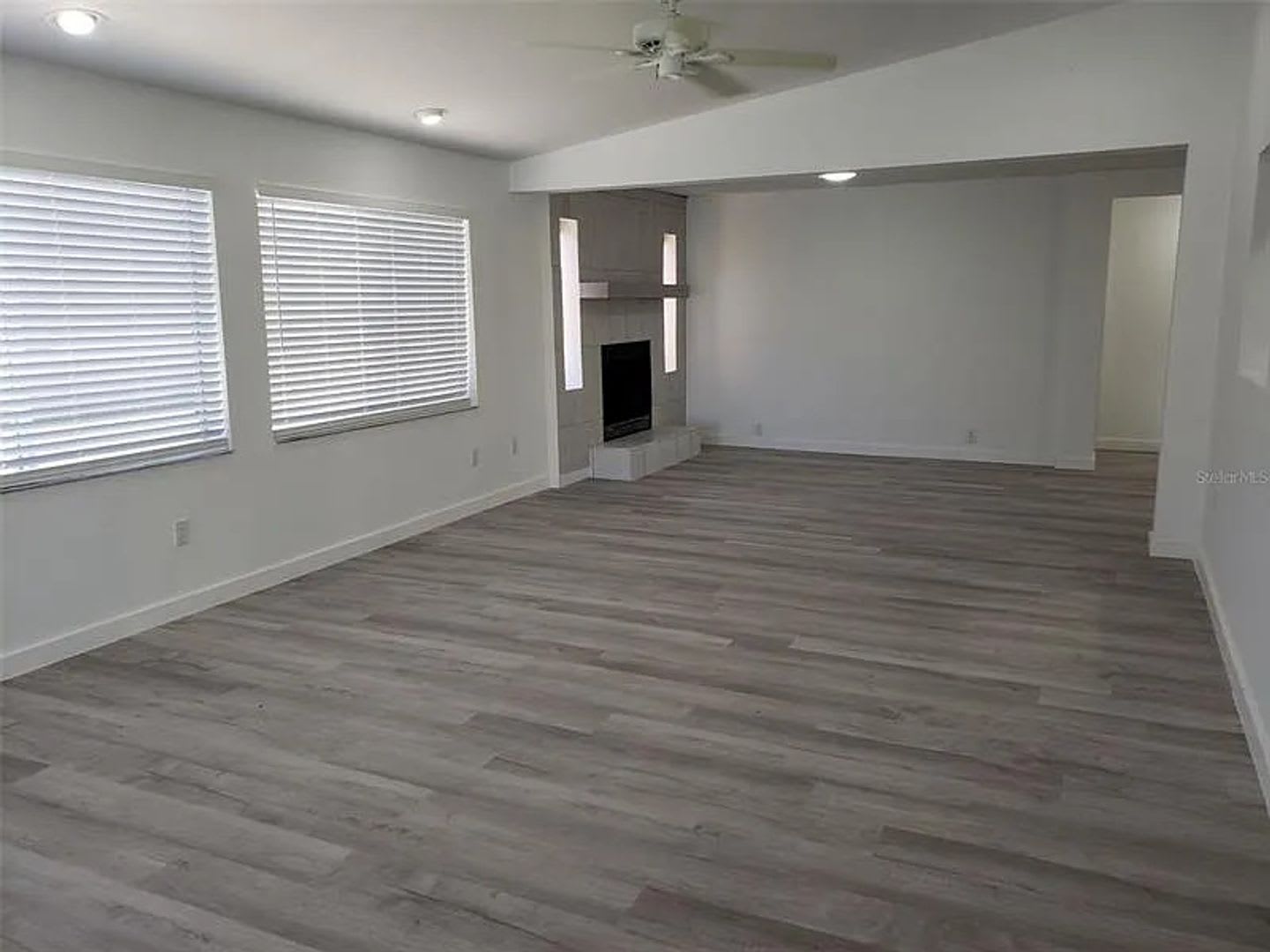 Canal Home 3 Bed 2 Bath – photo 4