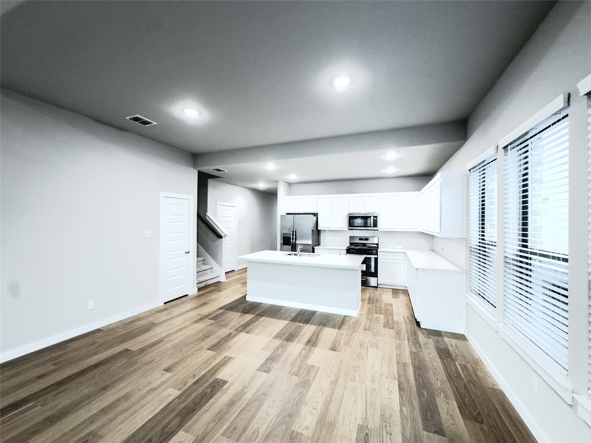 566 Silver Springs Lane – photo 2