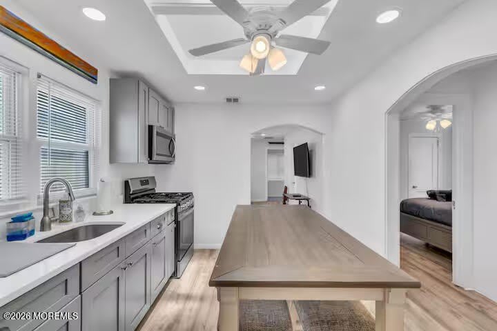 115 Dupont Avenue – photo 4