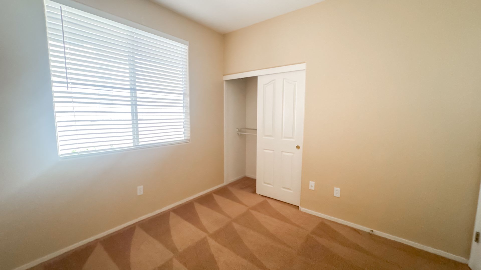 Summerlin North Single Story 3 Bedroom Home With Covered Patio – photo 3
