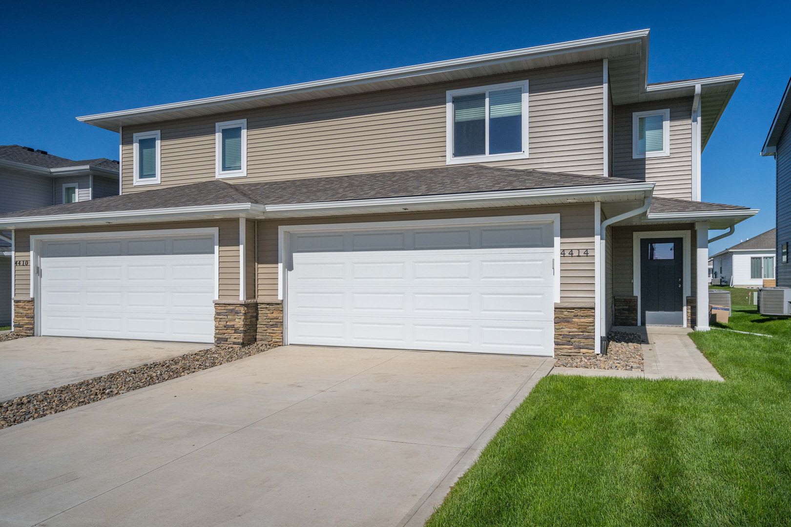 New 3 Bedroom Two Story Twinhome for Rent! – photo 1