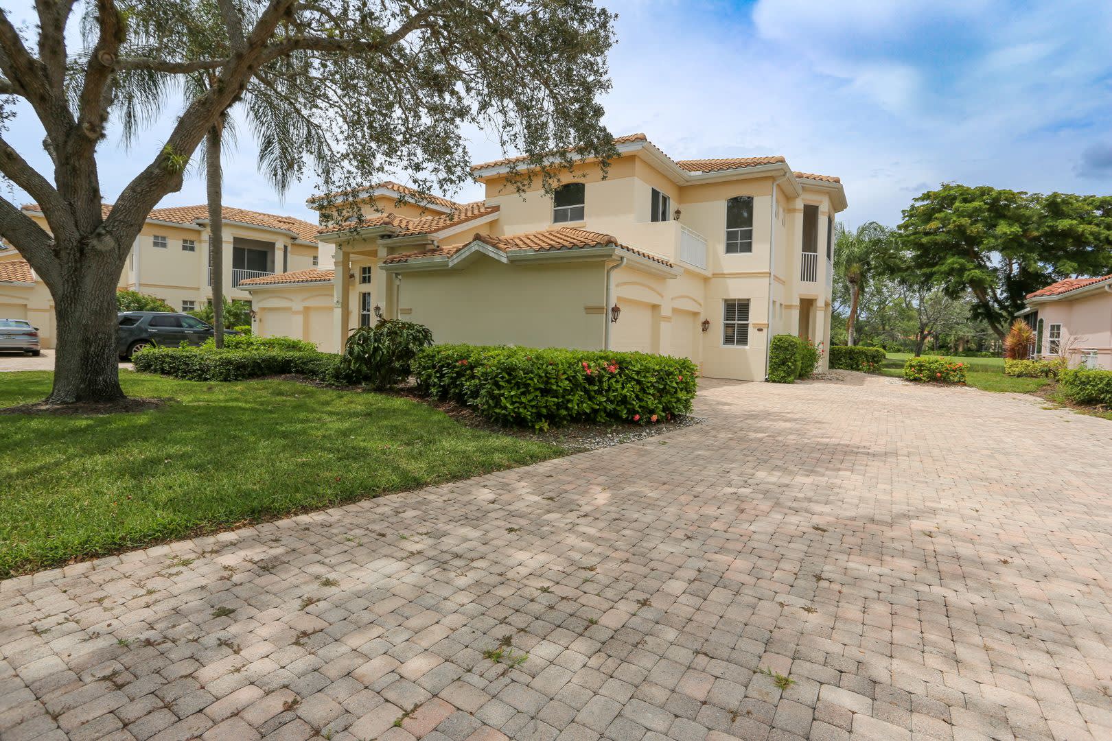 ** SPORTS MEMBERSHIP ** BONITA SPRINGS SPANISH WELLS COUNTRY CLUB ON GORGEOUS LAKE** – photo 1