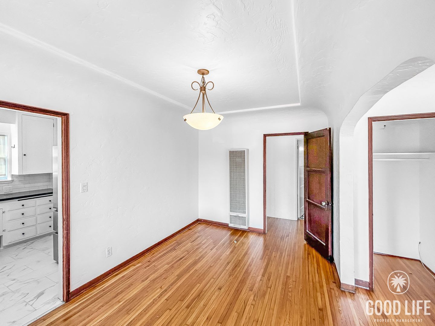 Beautiful 2B 1BA Home in University Heights w/ Washer Dryer! – photo 4