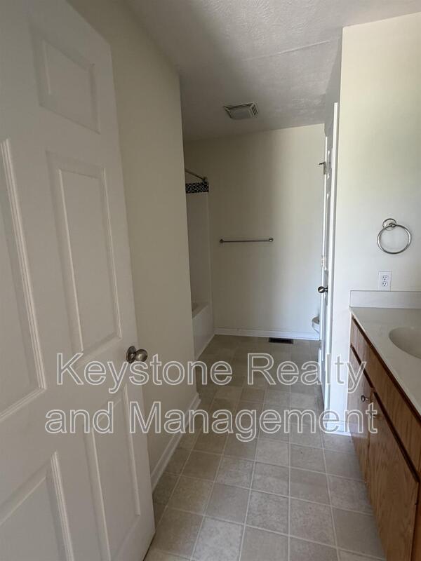 163 W Oak Street – photo 5