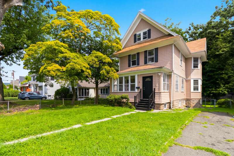 99 Lincoln Ave. – photo 1