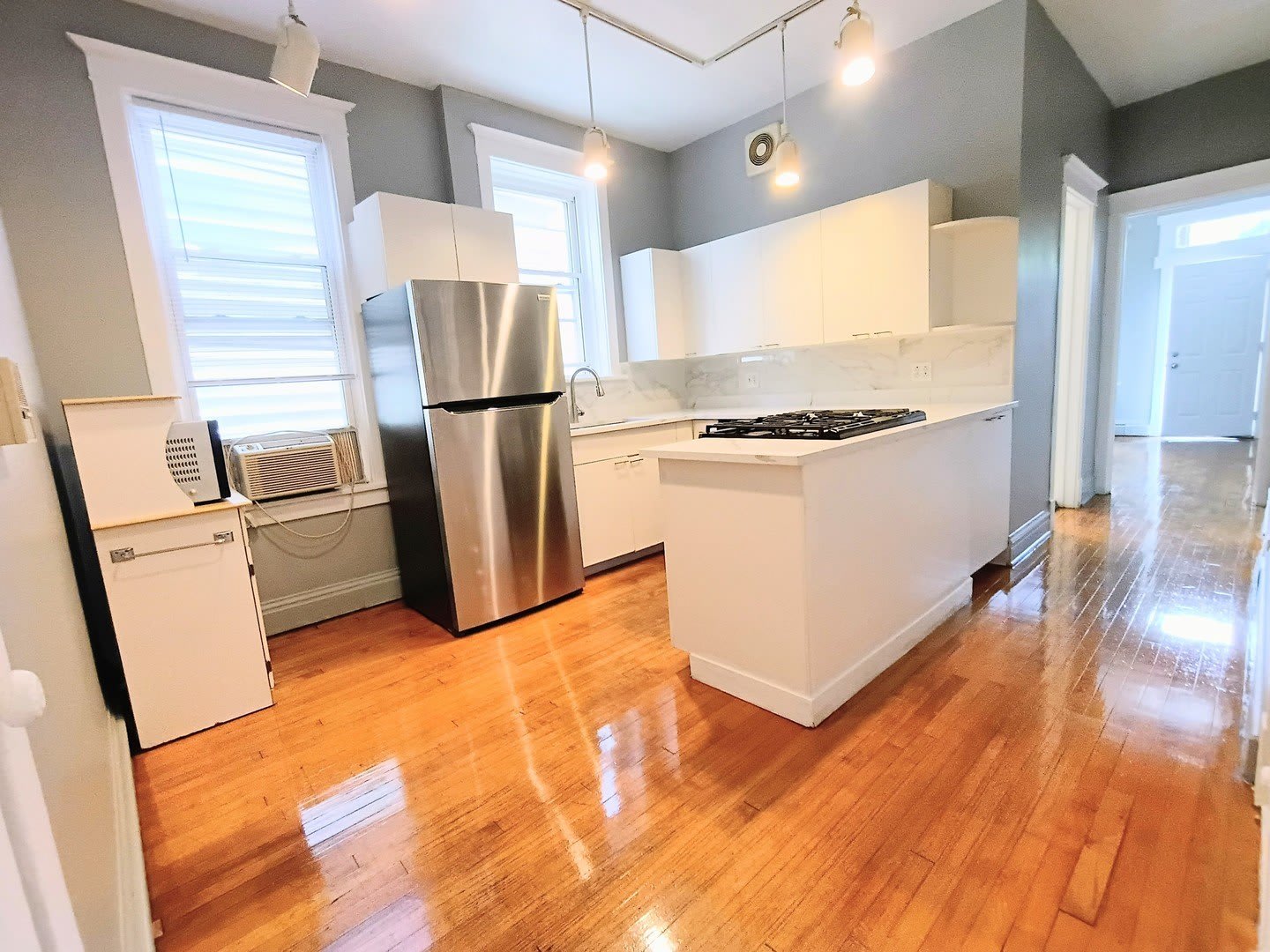 1911 W Belmont Avenue – photo 2