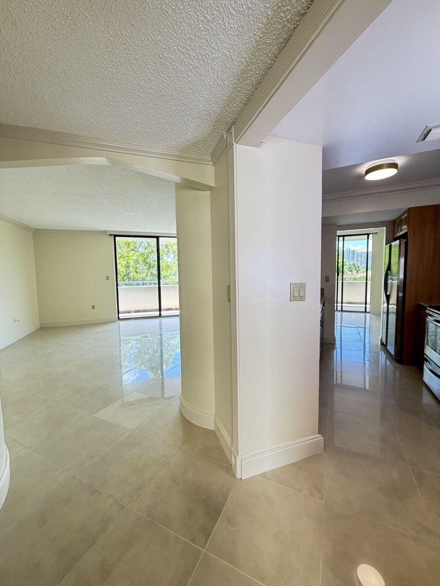 21085 NE 34th Avenue – photo 4