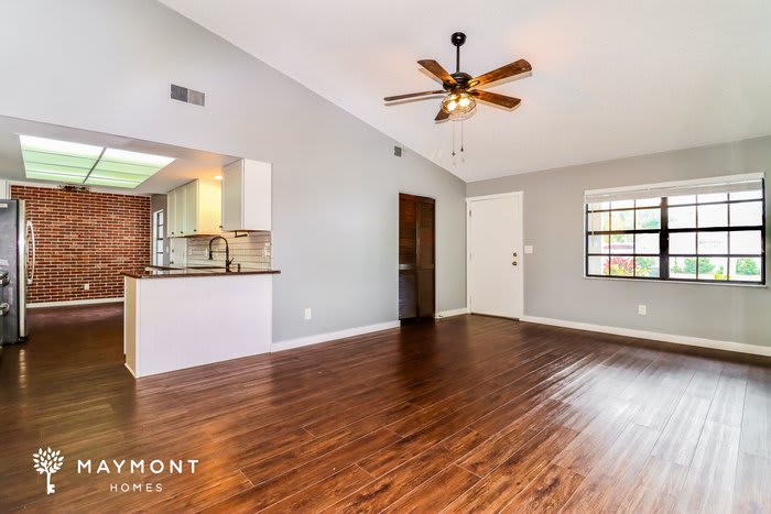 2886 Whispering Drive South – photo 4